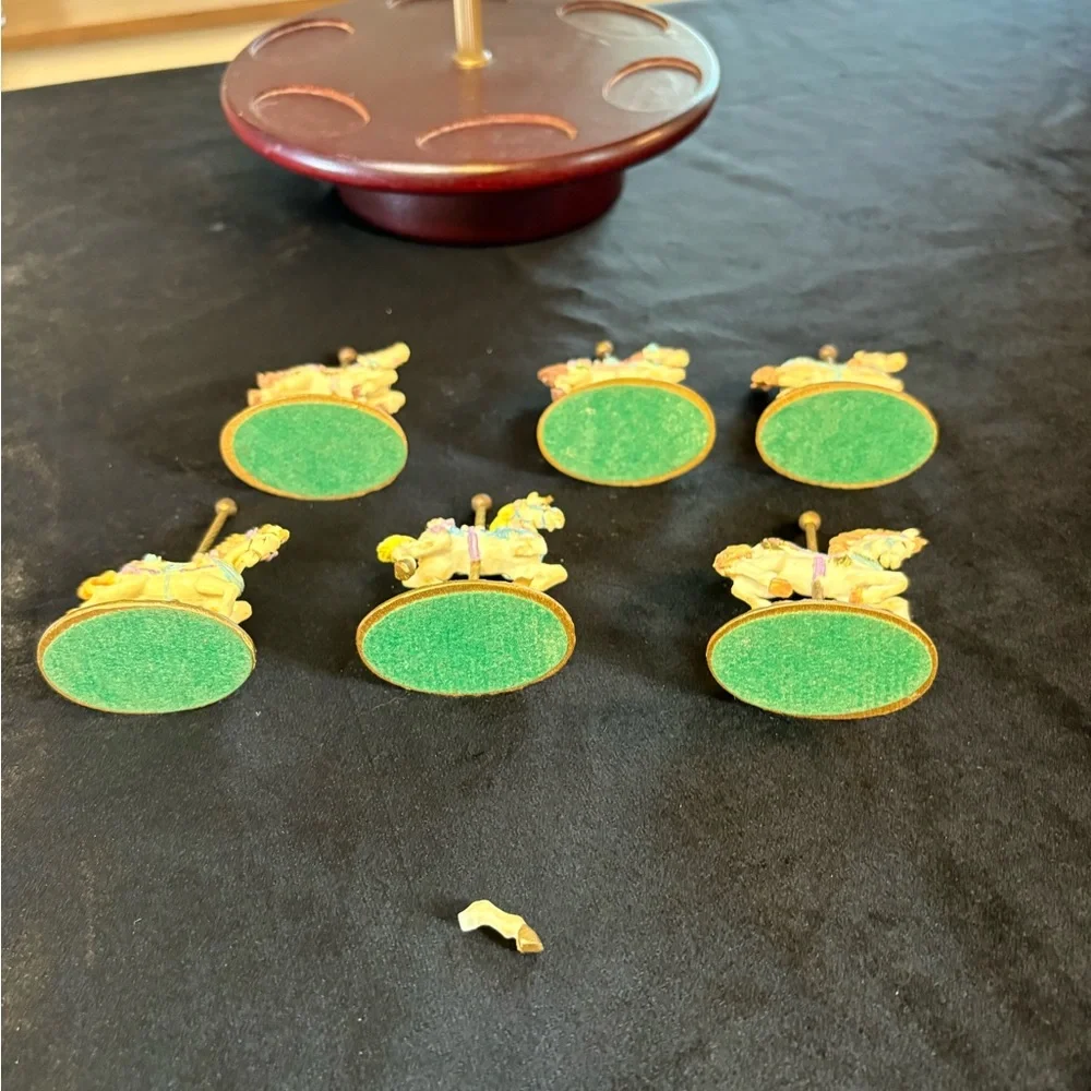 🔥🔥🔥Scarborough Fair Porcelain Carousel With 6 Gold Gilded Horse Figurines - Picture 8 of 13